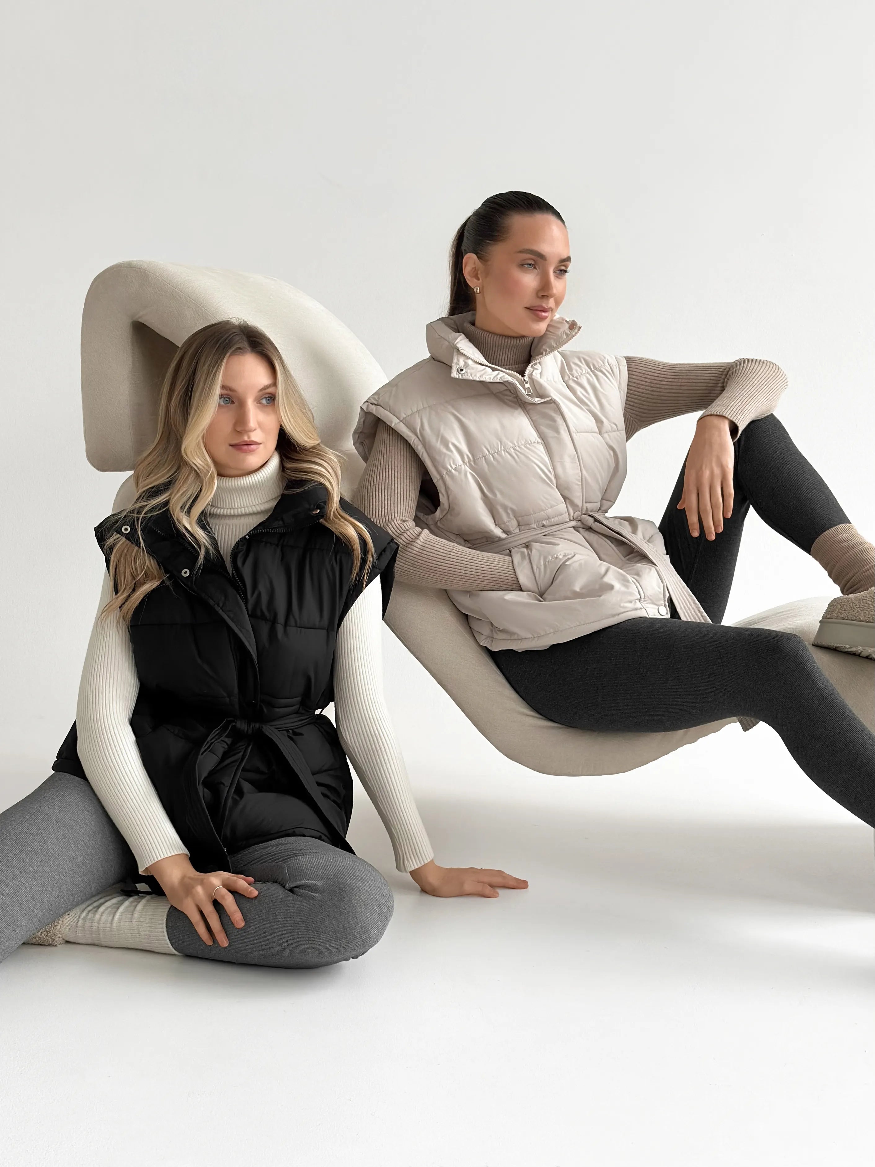 Puff quilted vest with a cream belt