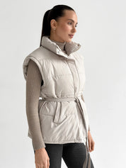 Puff quilted vest with a cream belt
