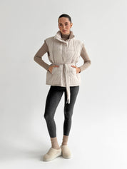 Puff quilted vest with a cream belt