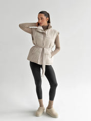 Puff quilted vest with a cream belt