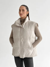 Puff quilted vest with a cream belt
