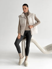 Puff quilted vest with a cream belt