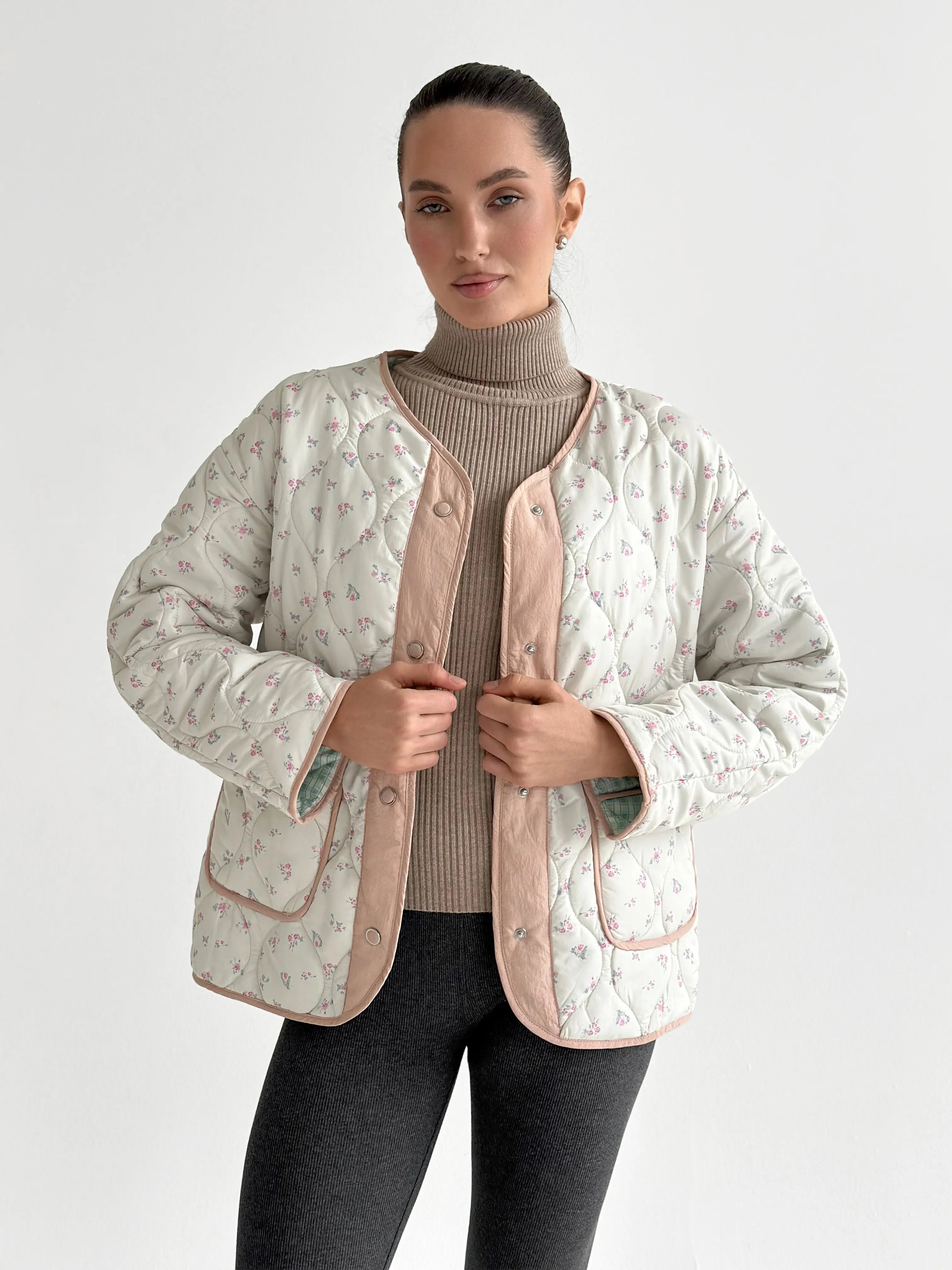 Quilted jacket with a flower, white, onesize