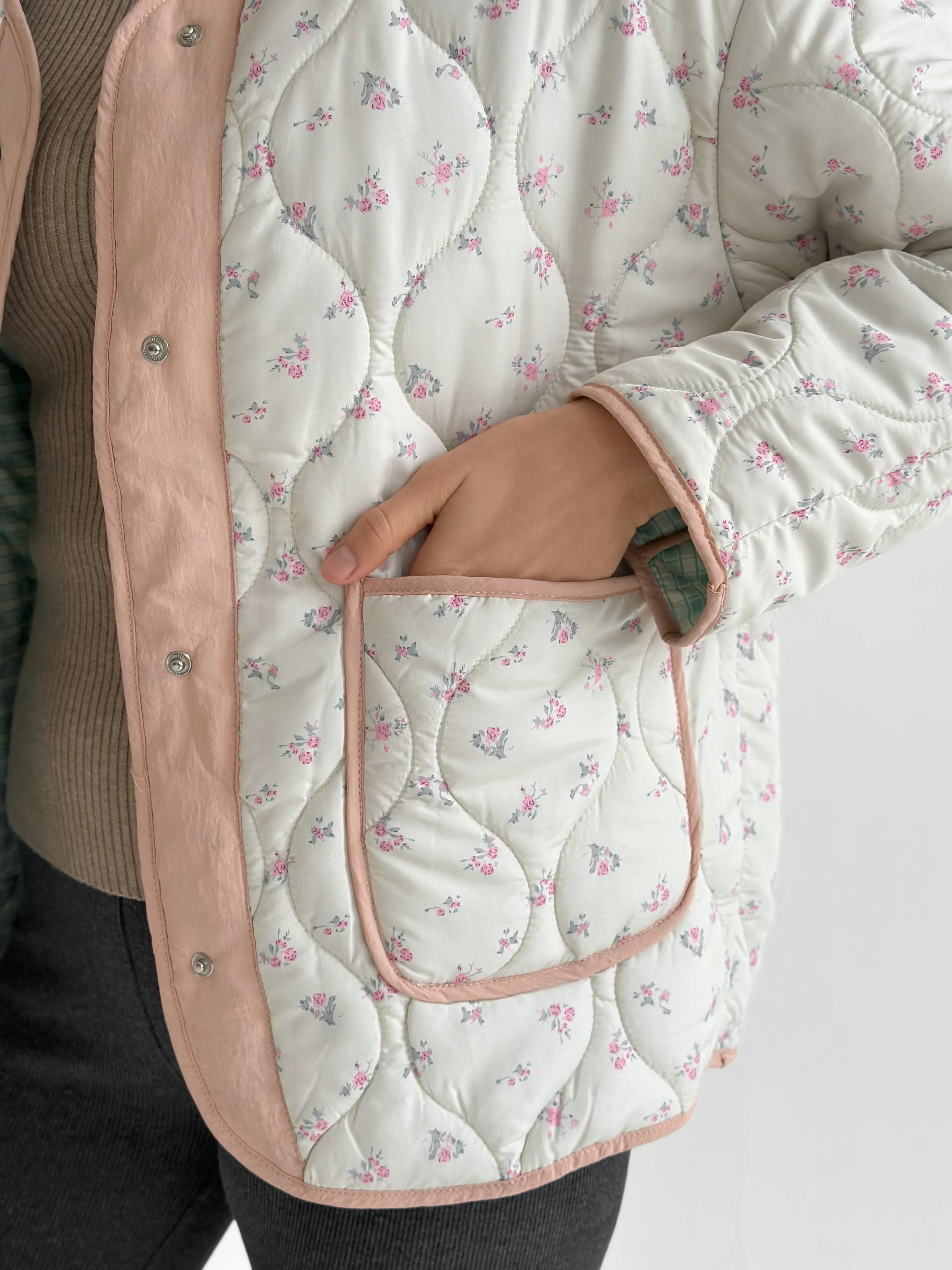 Quilted jacket with a flower, white, onesize