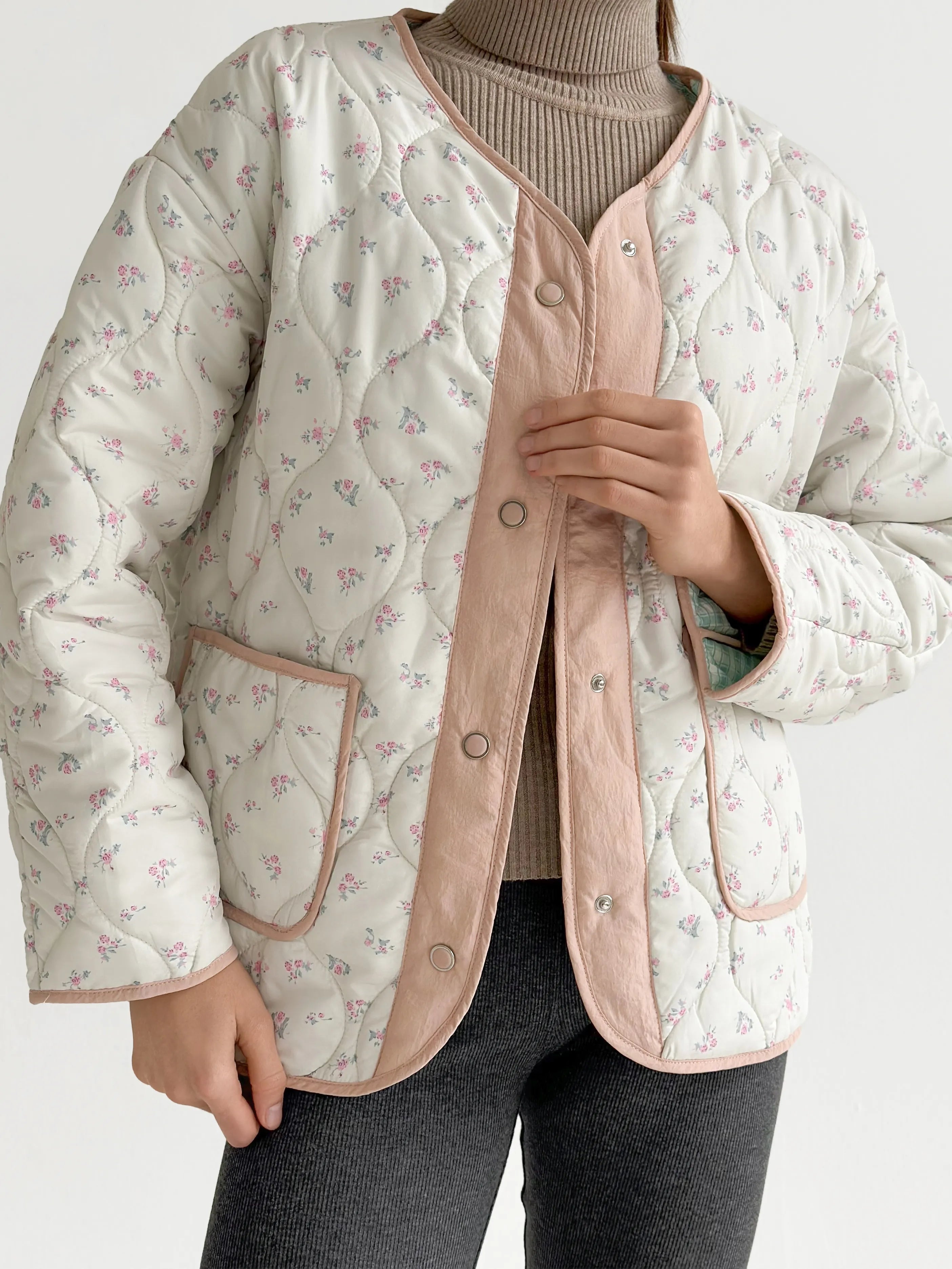 Quilted jacket with a flower, white, onesize