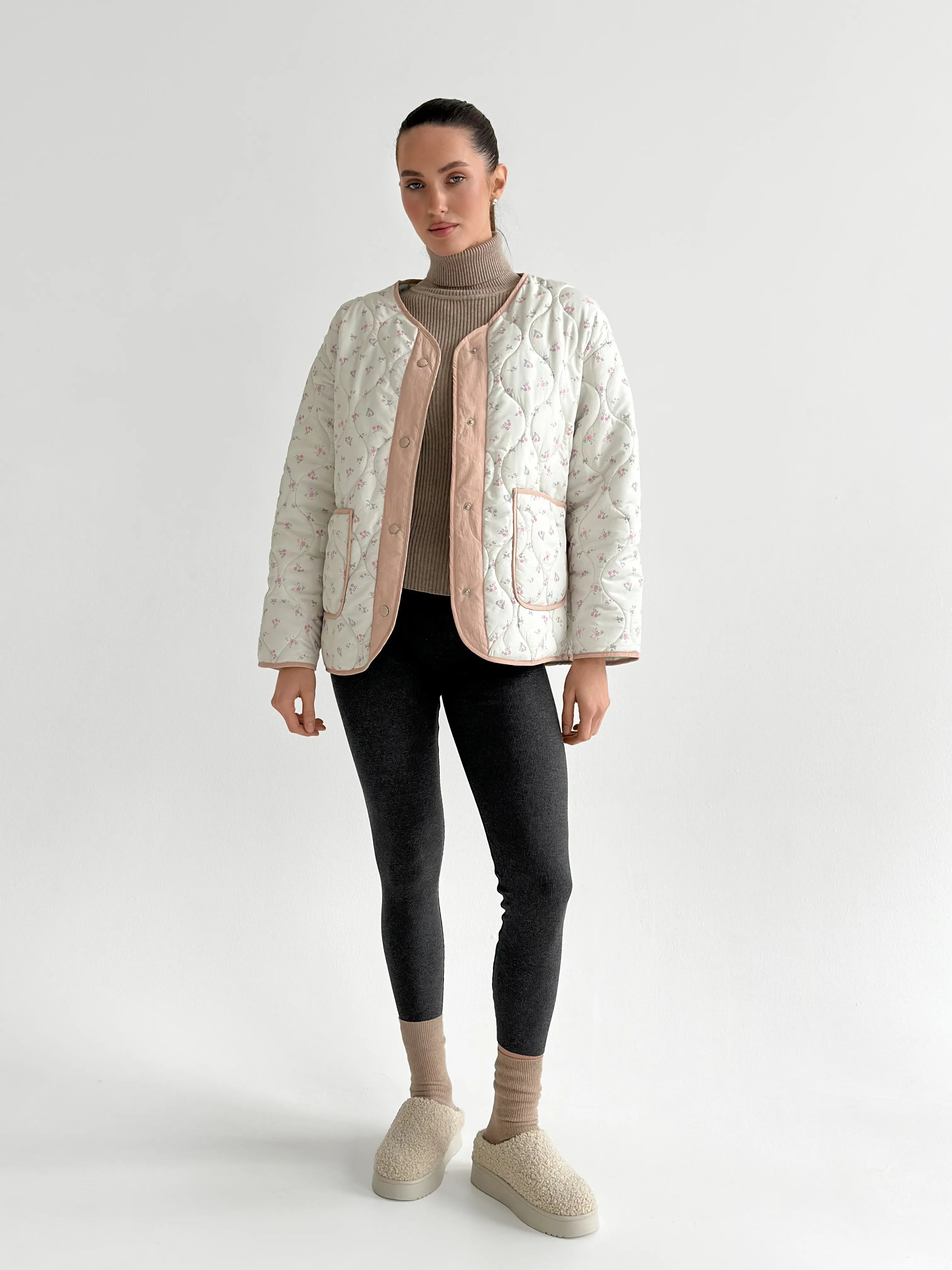 Quilted jacket with a flower, white, onesize