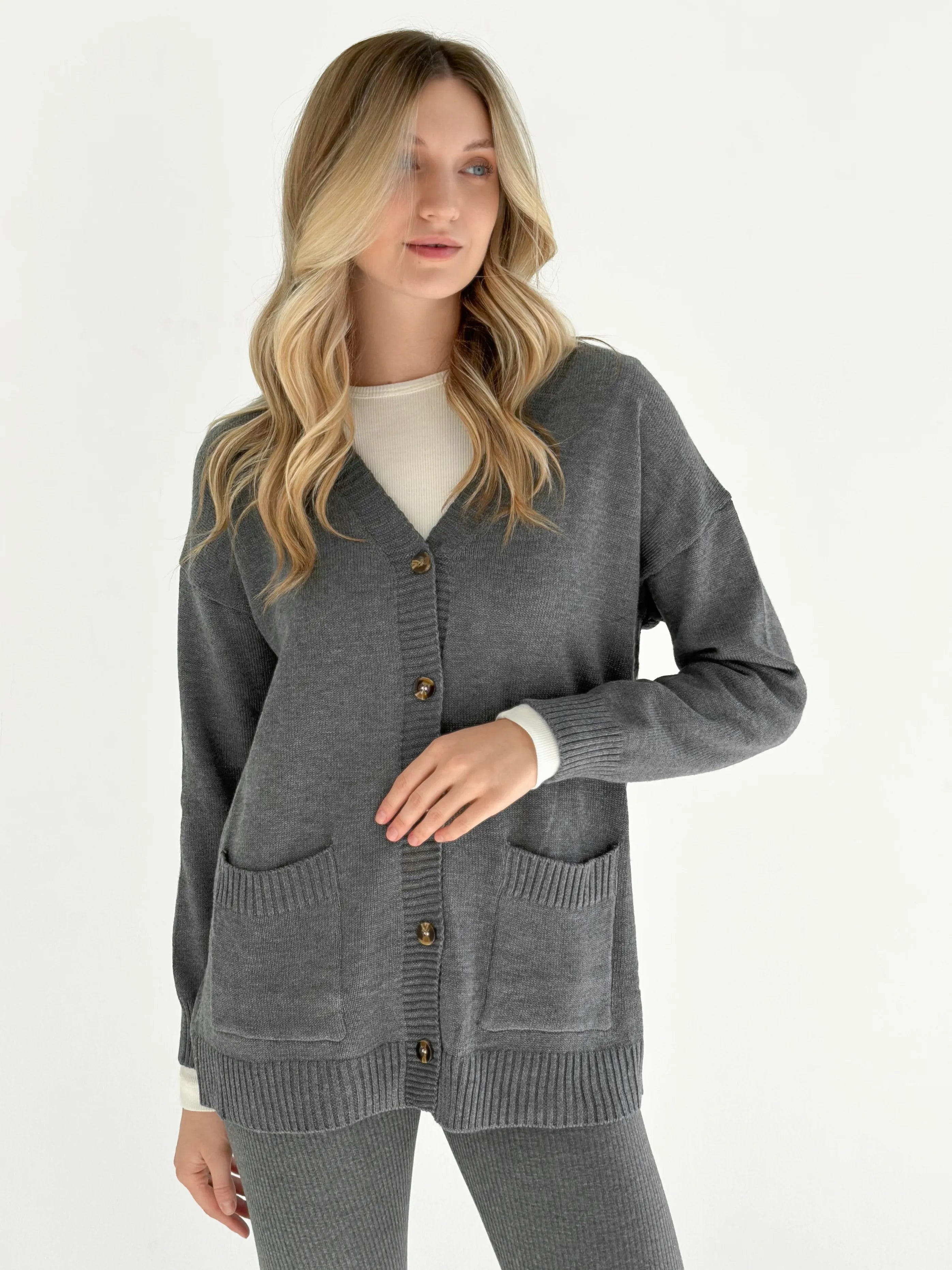Knitted cardigan elongated with buttons graphite