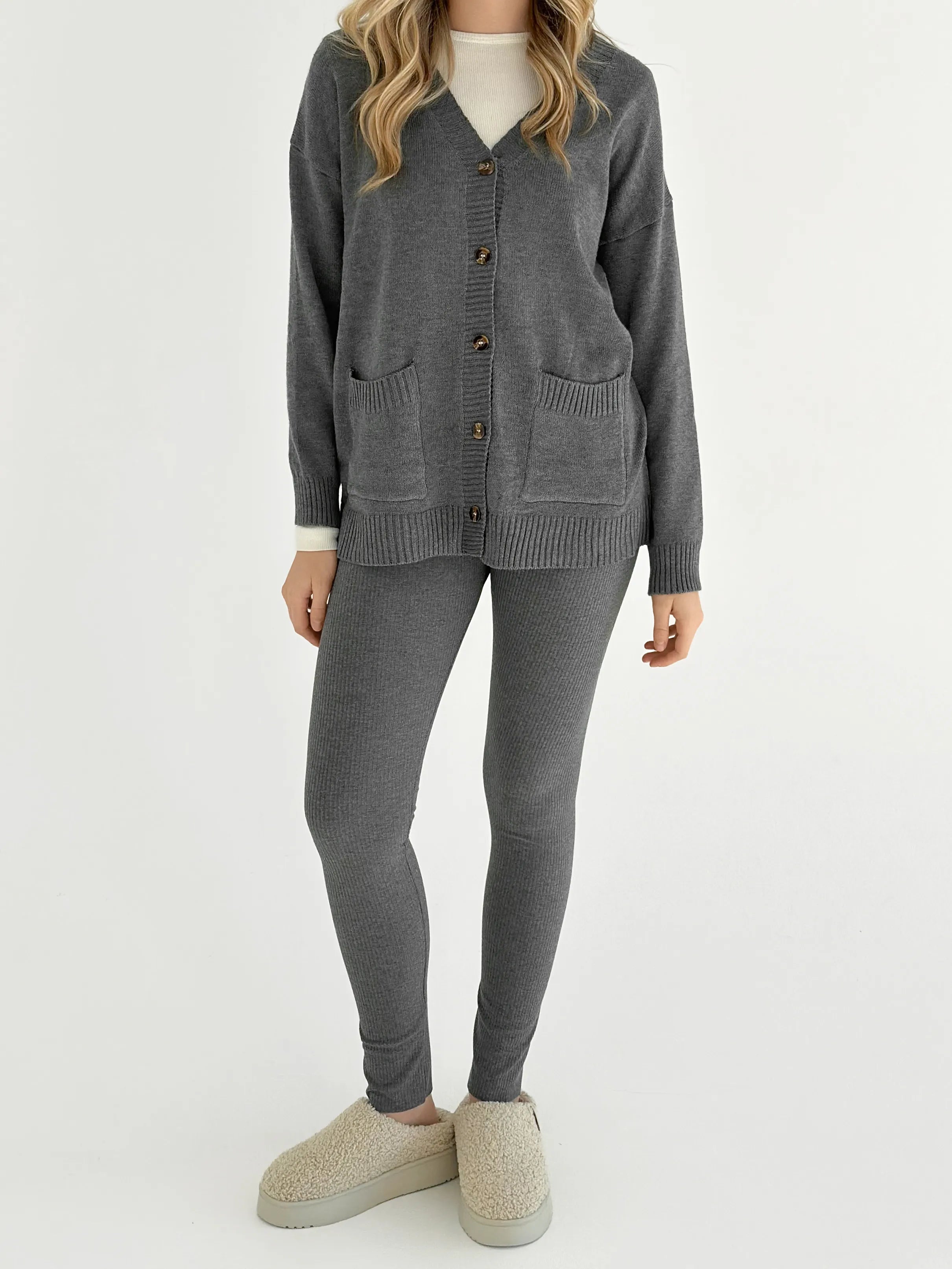 Knitted cardigan elongated with buttons graphite