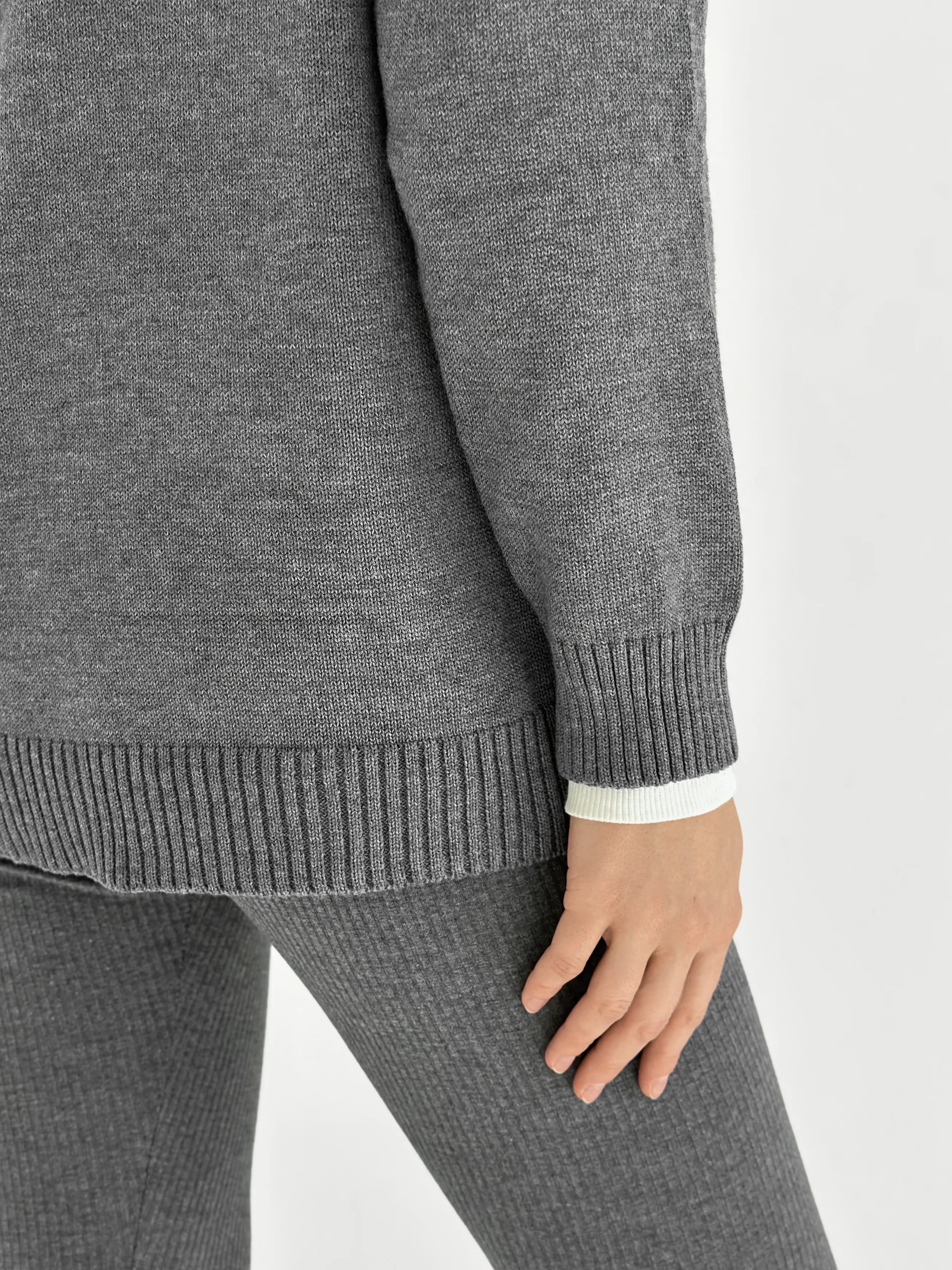 Knitted cardigan elongated with buttons graphite