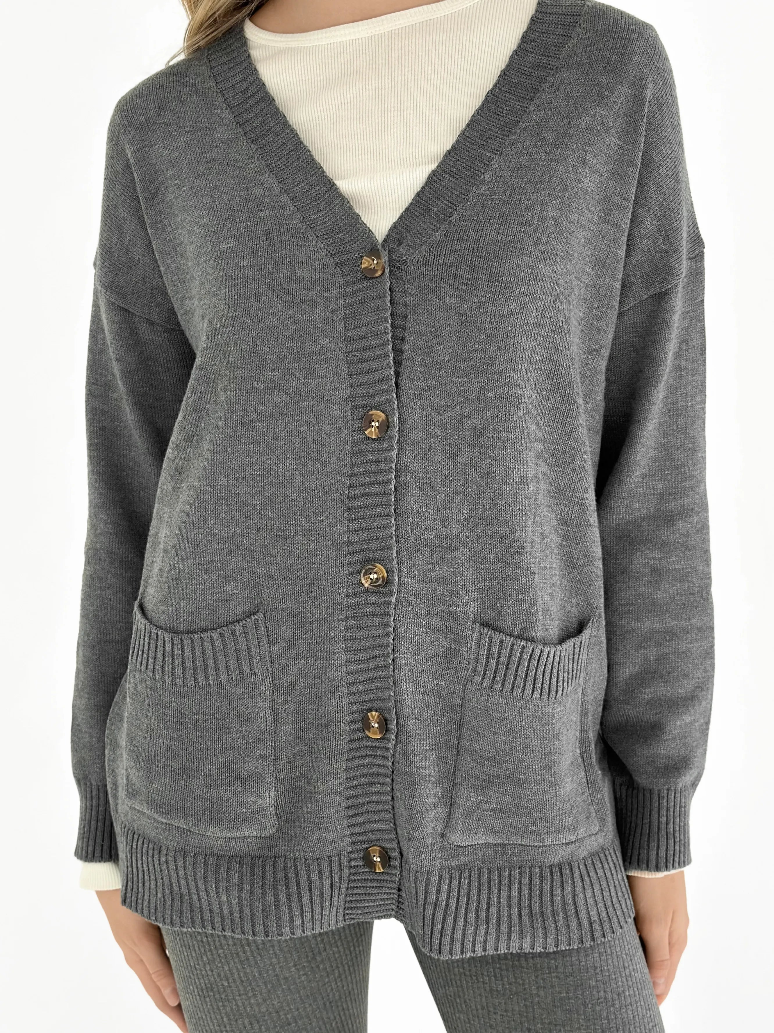 Knitted cardigan elongated with buttons graphite