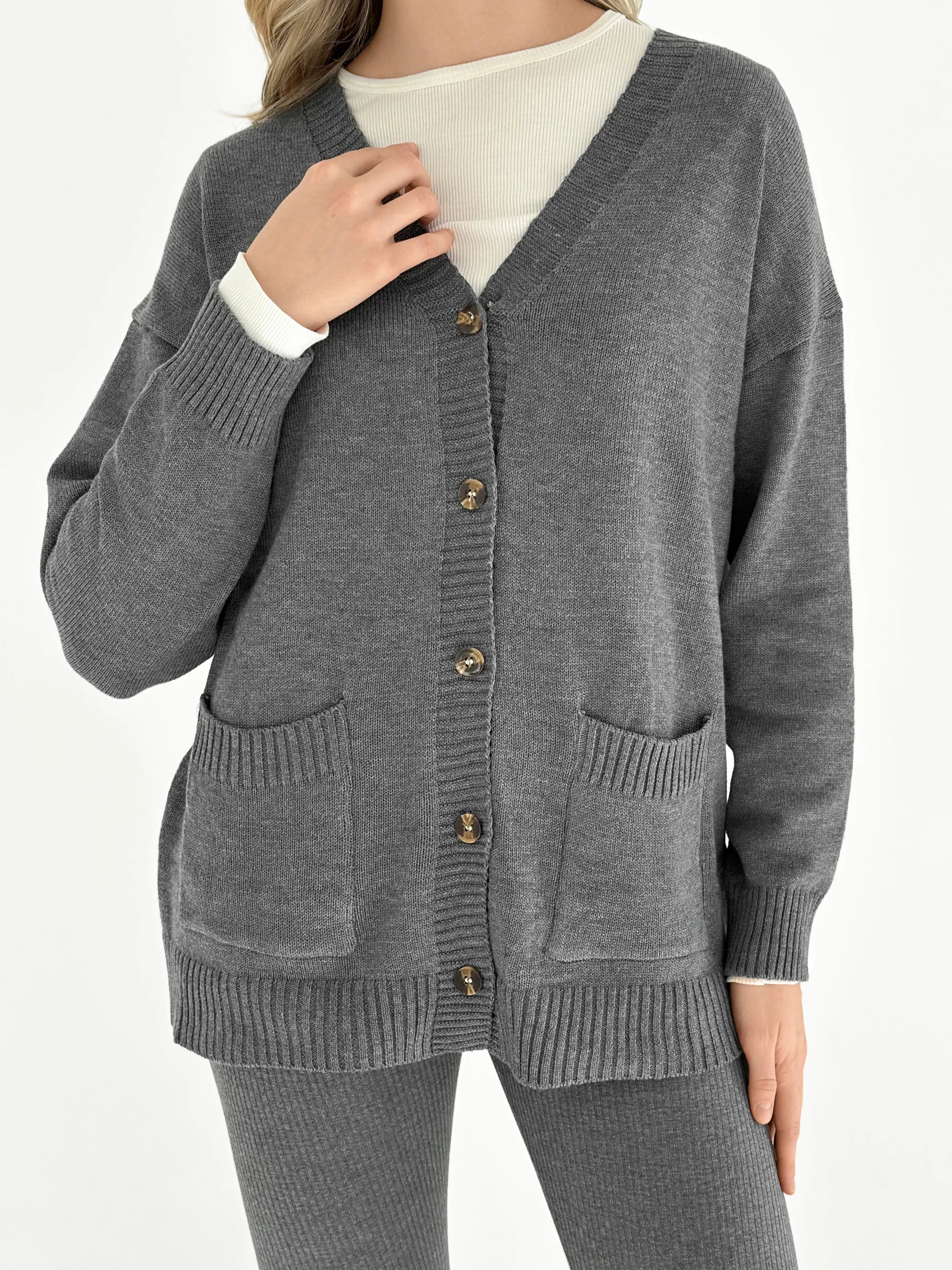 Knitted cardigan elongated with buttons graphite