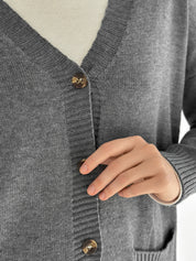 Knitted cardigan elongated with buttons graphite