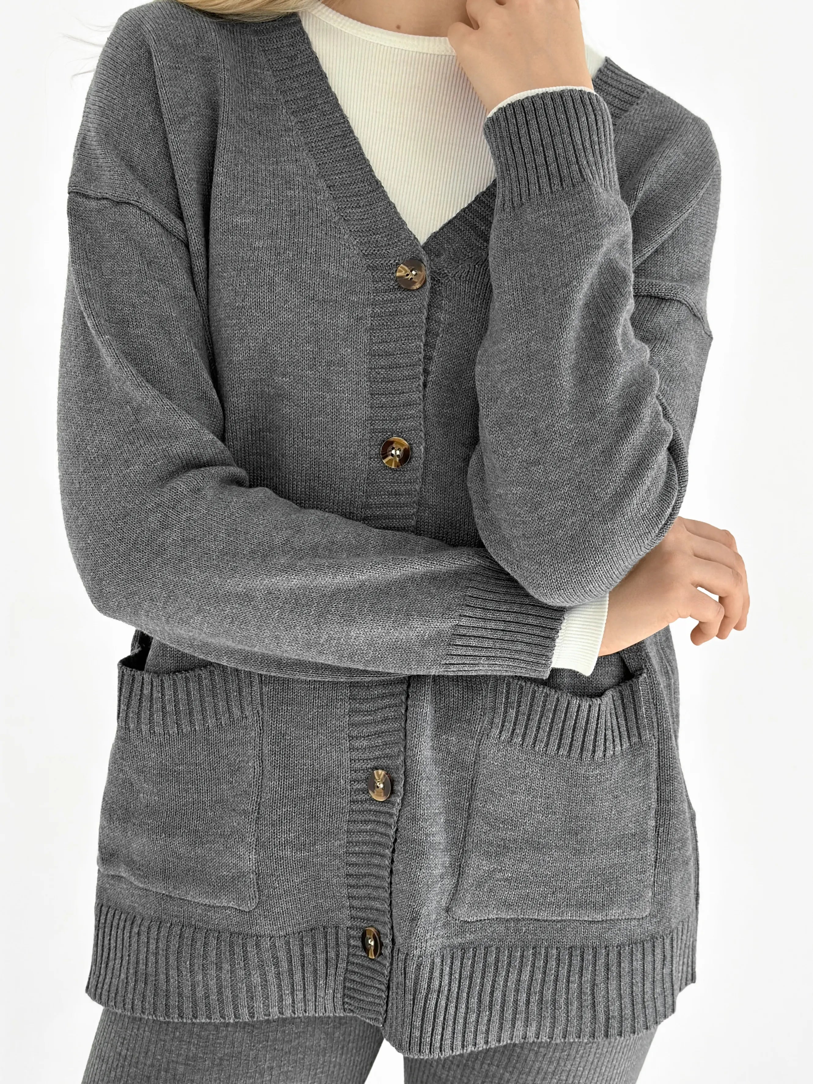 Knitted cardigan elongated with buttons graphite