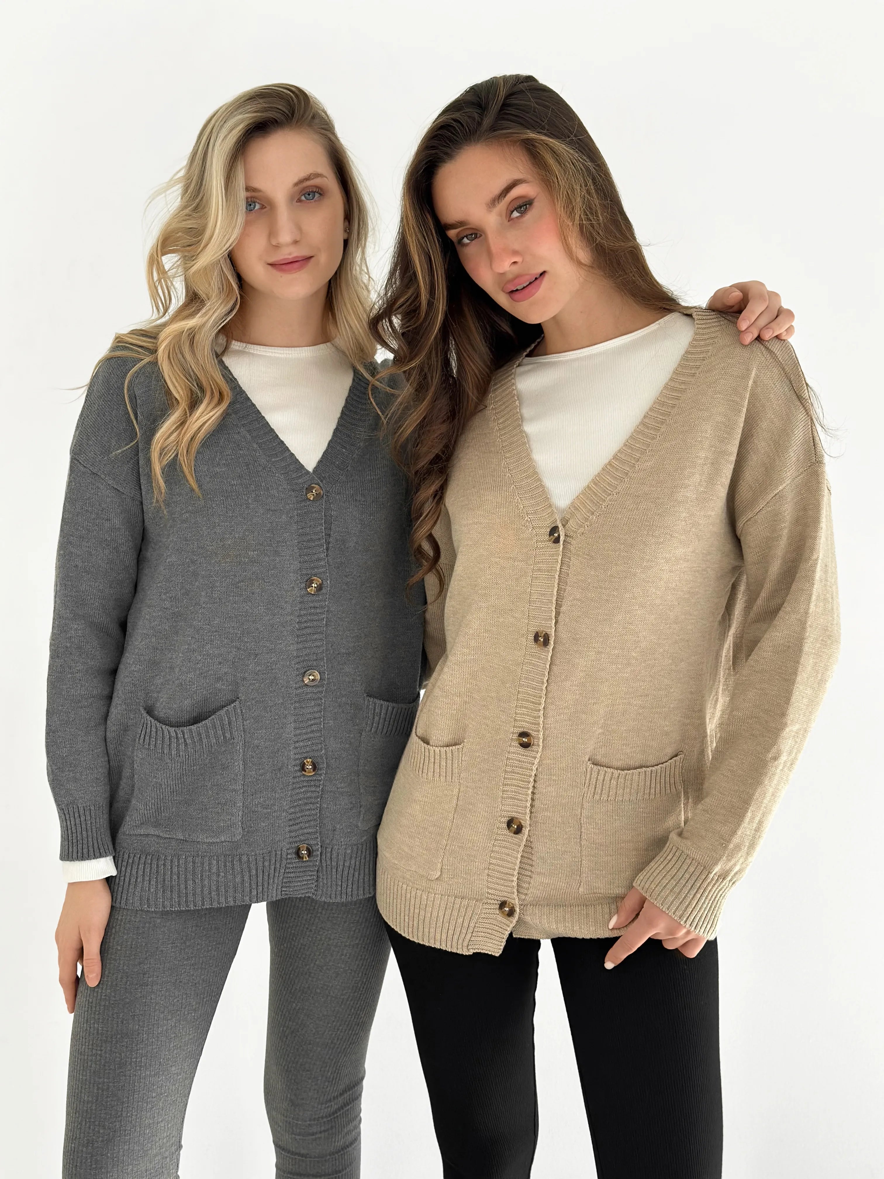 Knitted cardigan elongated with buttons graphite