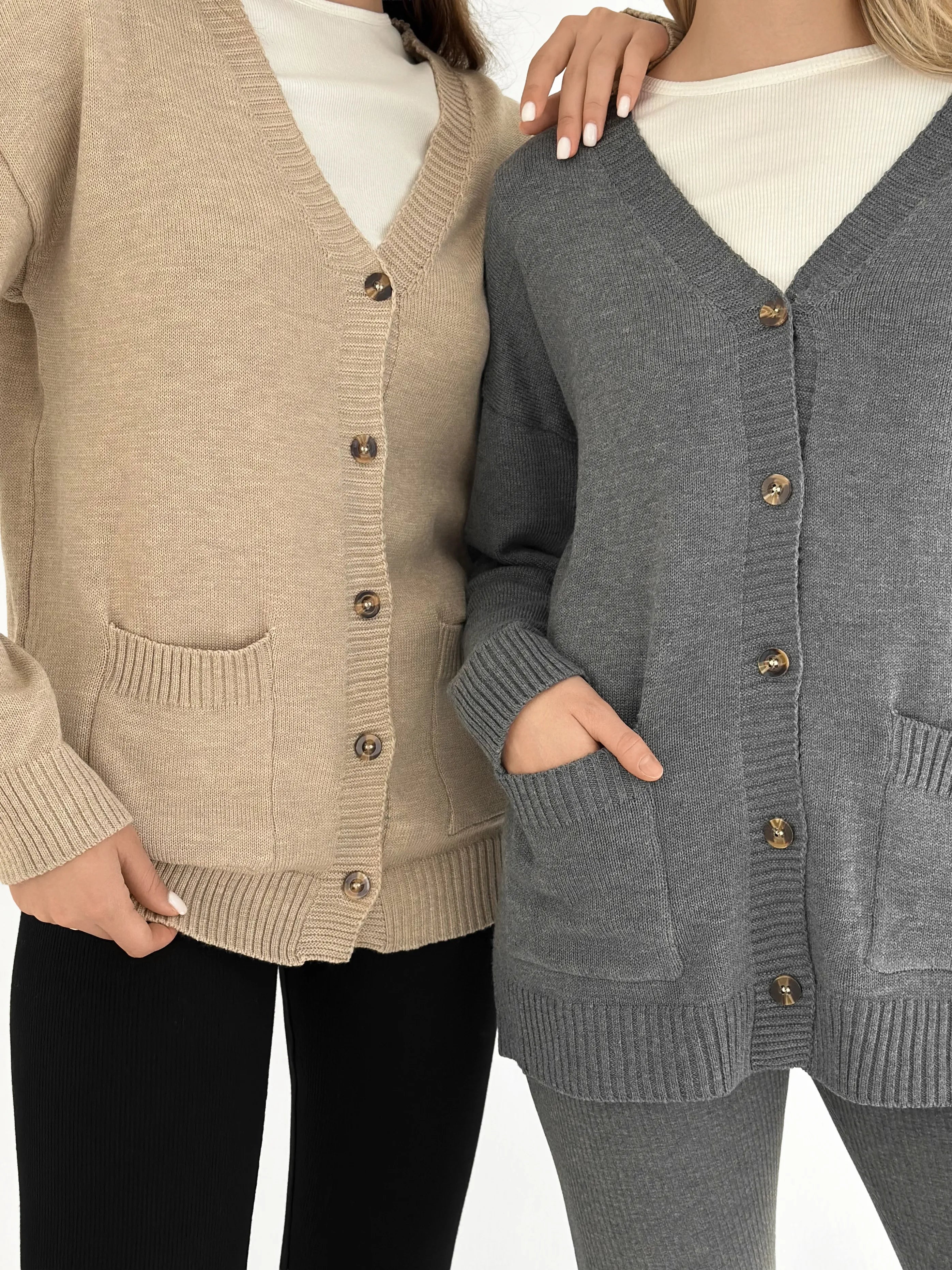 Knitted cardigan elongated with buttons graphite