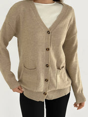 Knitted cardigan elongated with buttons beige