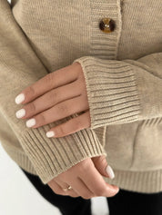 Knitted cardigan elongated with buttons beige