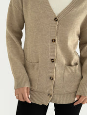 Knitted cardigan elongated with buttons beige