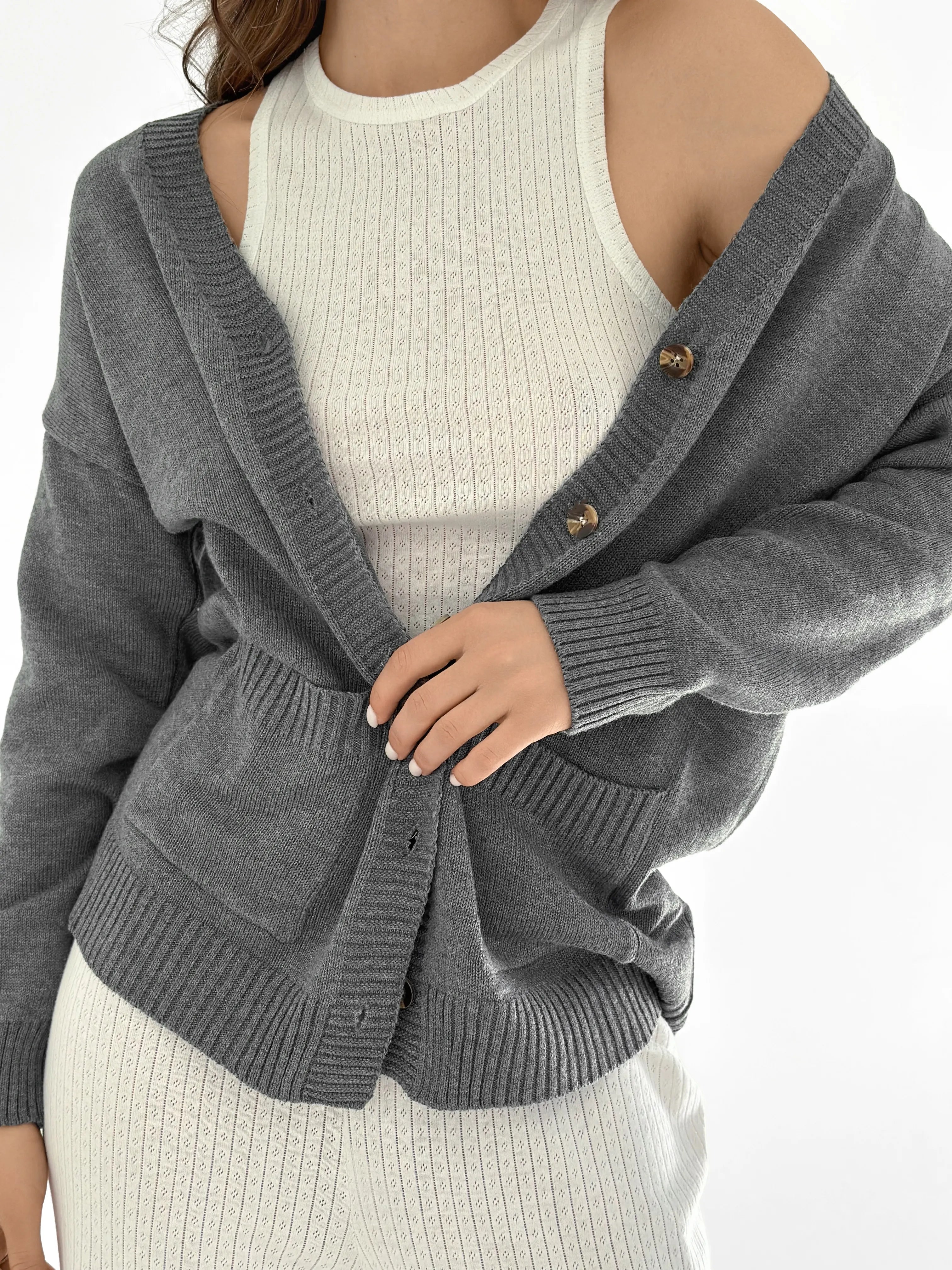 Knitted cardigan elongated with buttons graphite