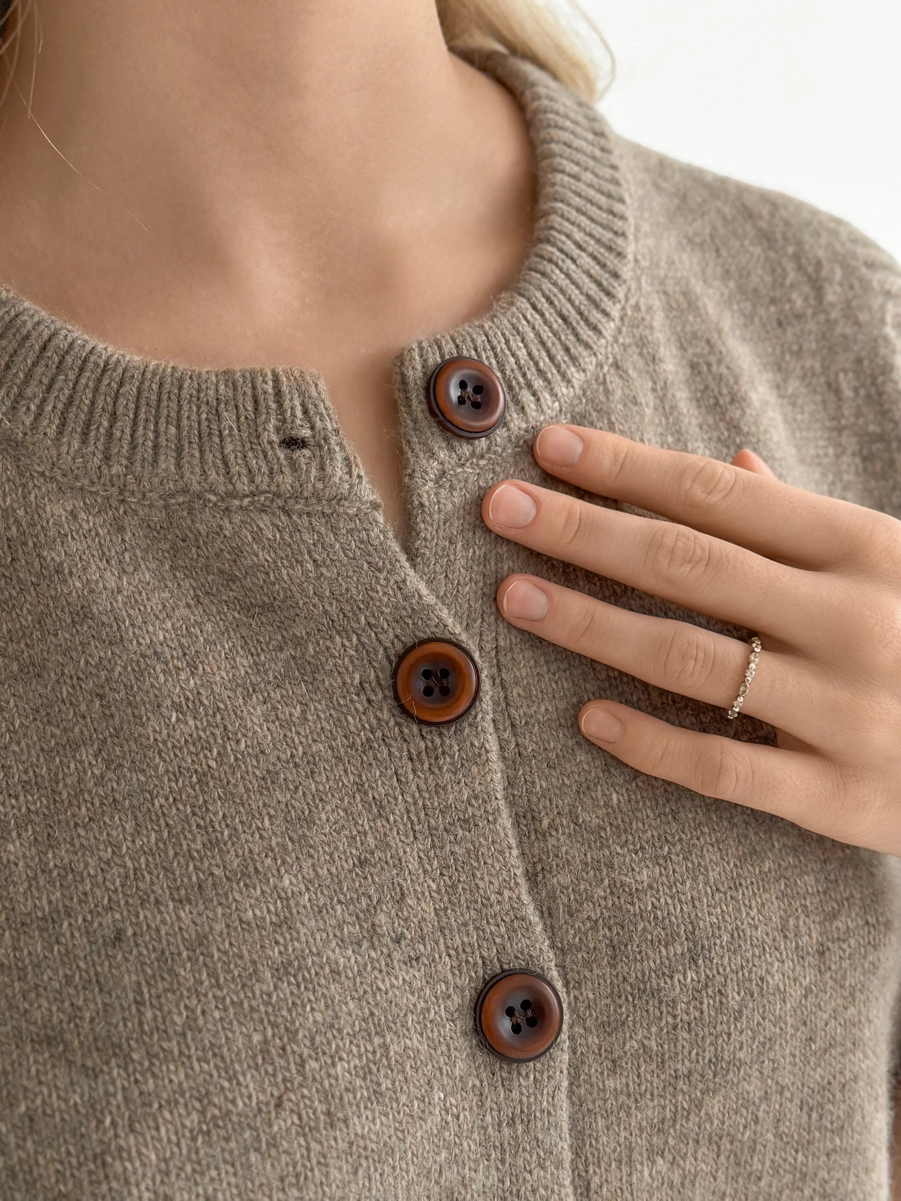 Knitted vest with buttons beige