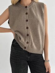 Knitted vest with buttons beige