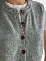 Knitted vest with buttons gray
