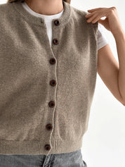 Knitted vest with buttons beige