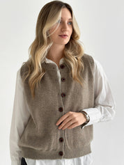 Knitted vest with buttons beige