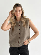 Knitted vest with buttons beige