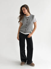 Knitted vest with buttons gray