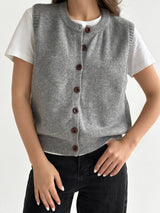 Knitted vest with buttons gray