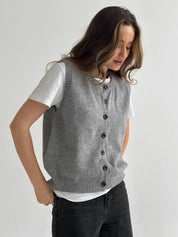 Knitted vest with buttons gray