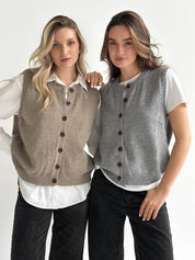 Knitted vest with buttons gray