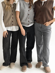 Knitted vest with buttons gray