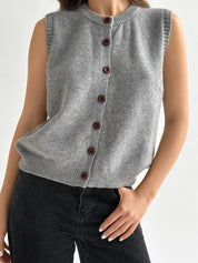 Knitted vest with buttons gray
