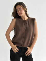 Knitted vest with buttons brown