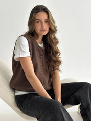 Knitted vest with buttons brown