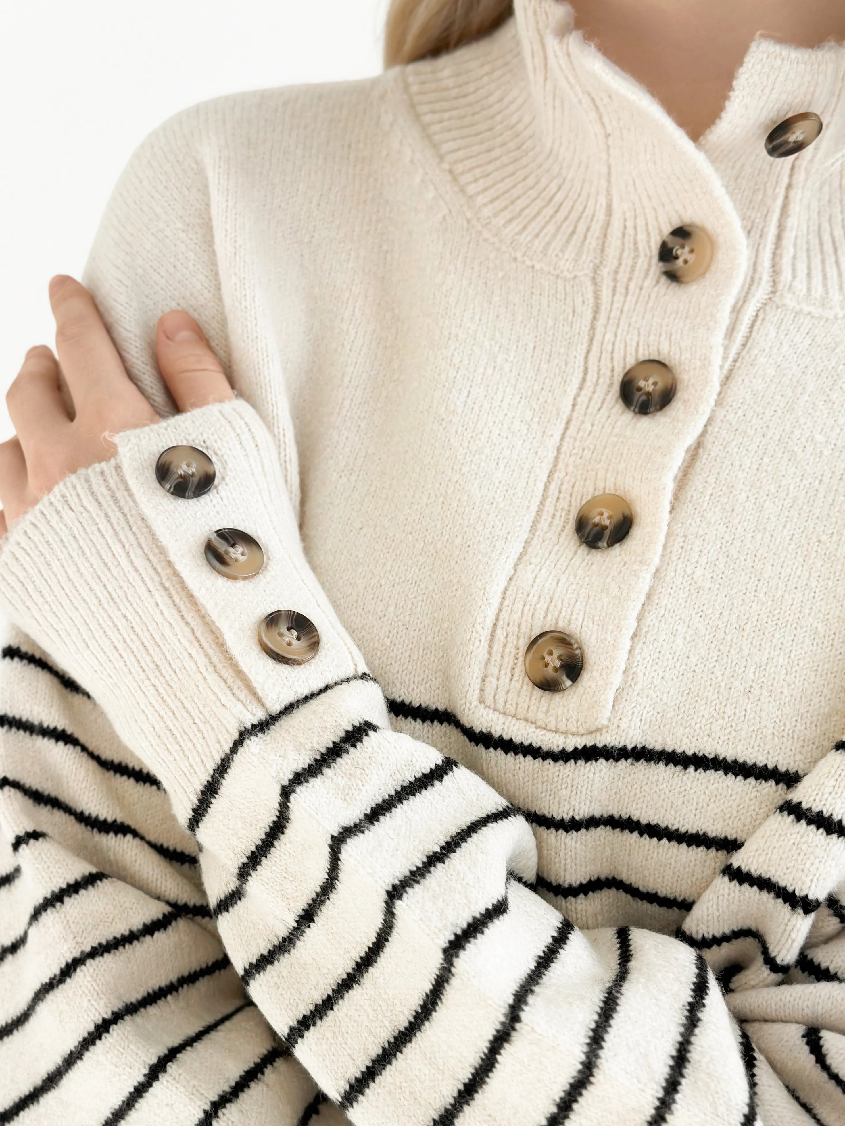Wool sweater with striped collar