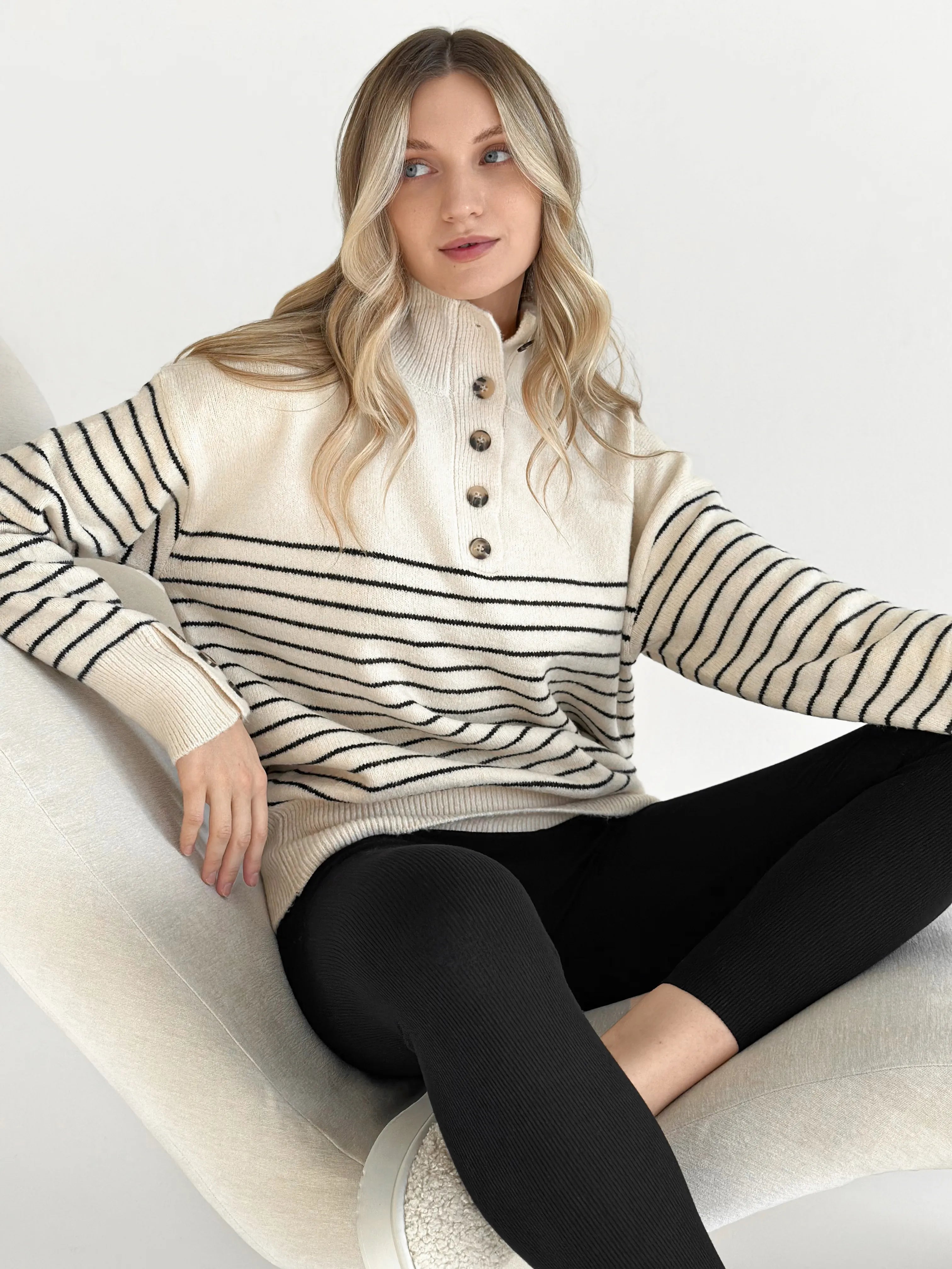 Wool sweater with striped collar