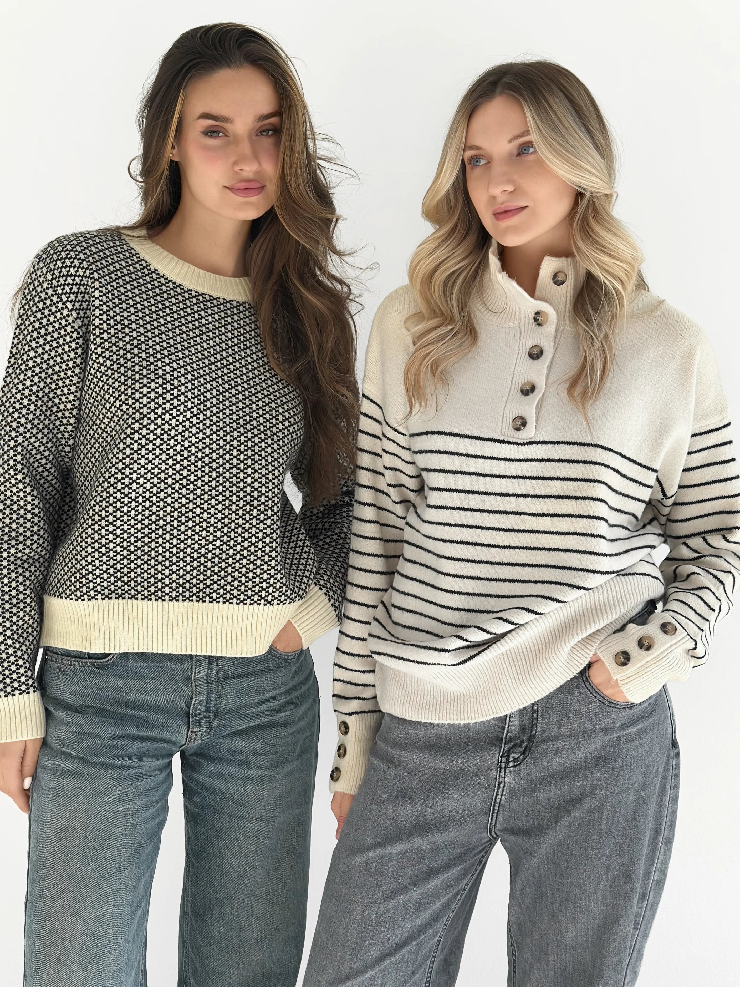Wool sweater with striped collar