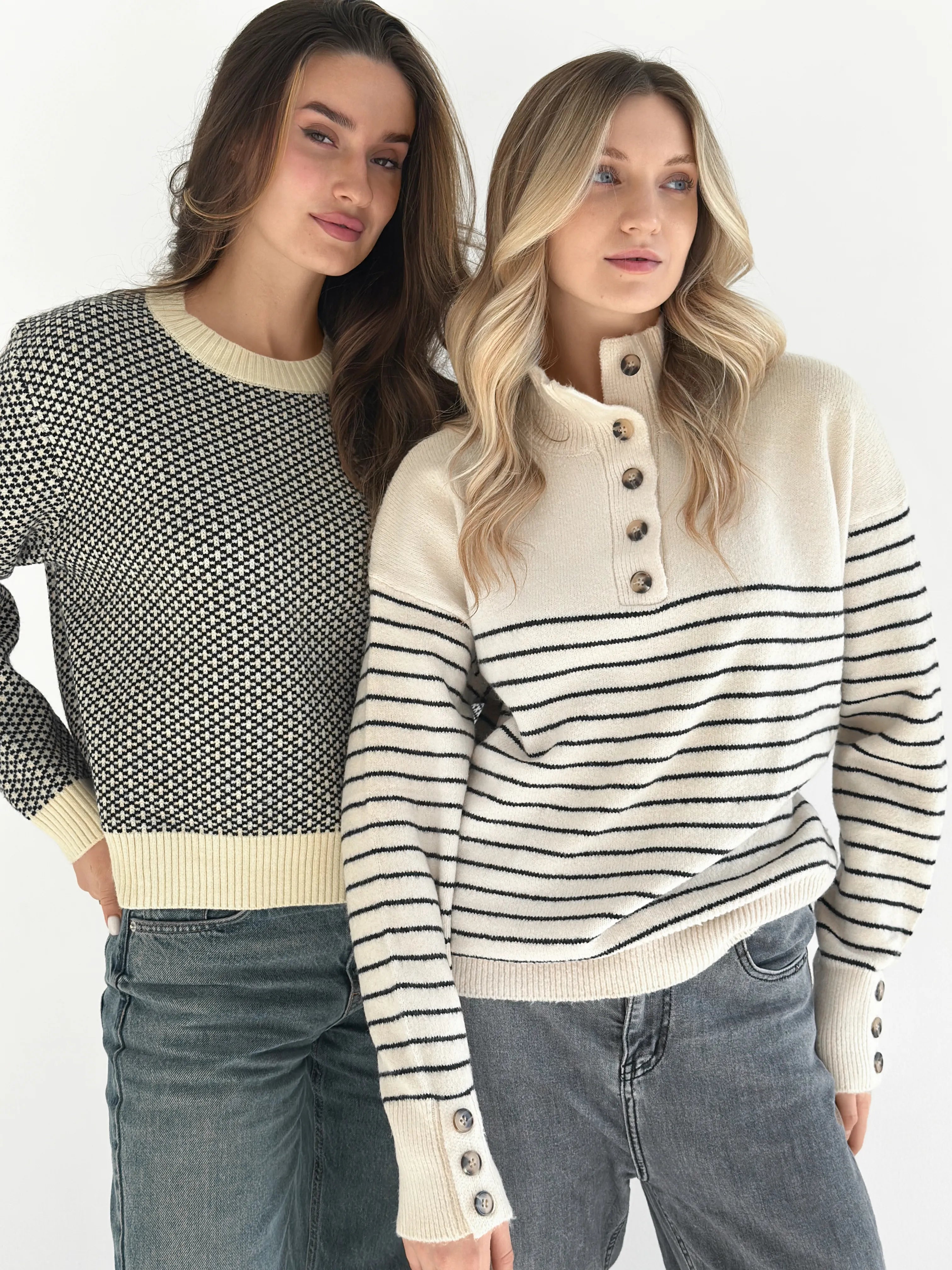 Wool sweater with striped collar