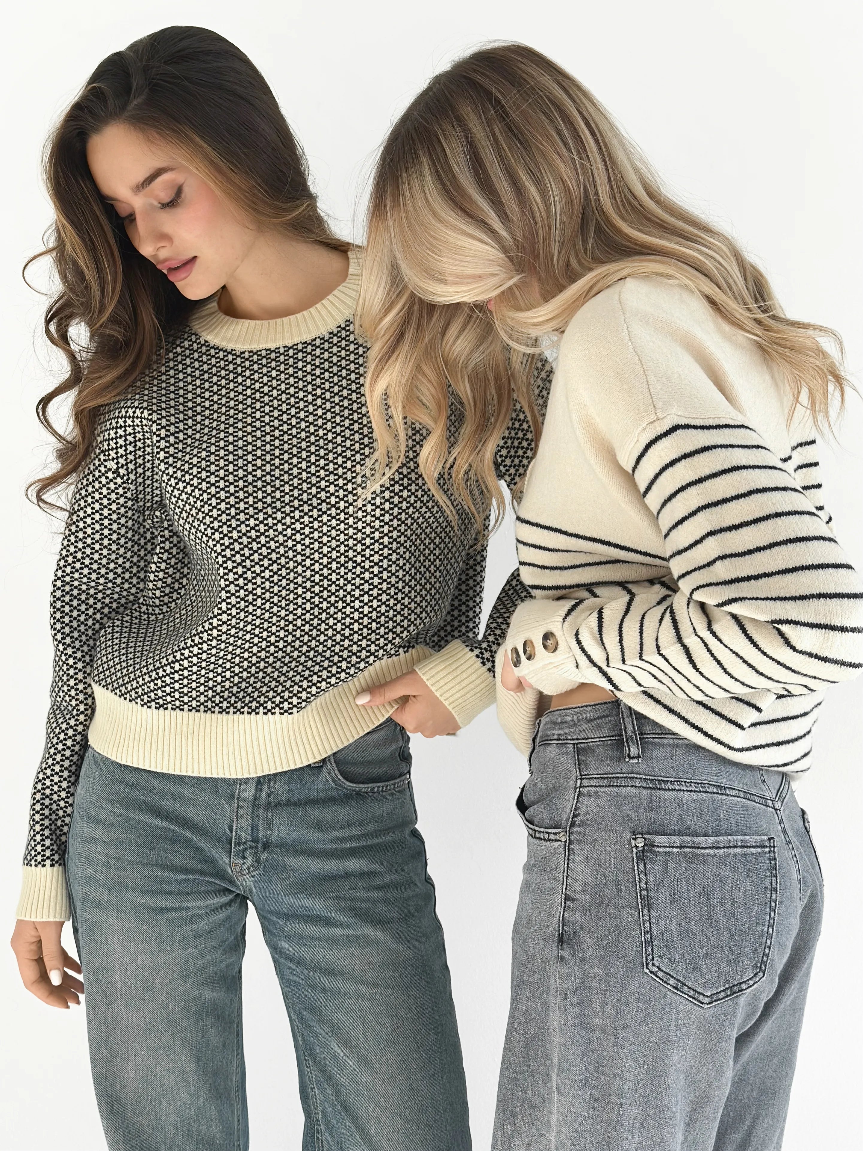 Wool sweater with striped collar