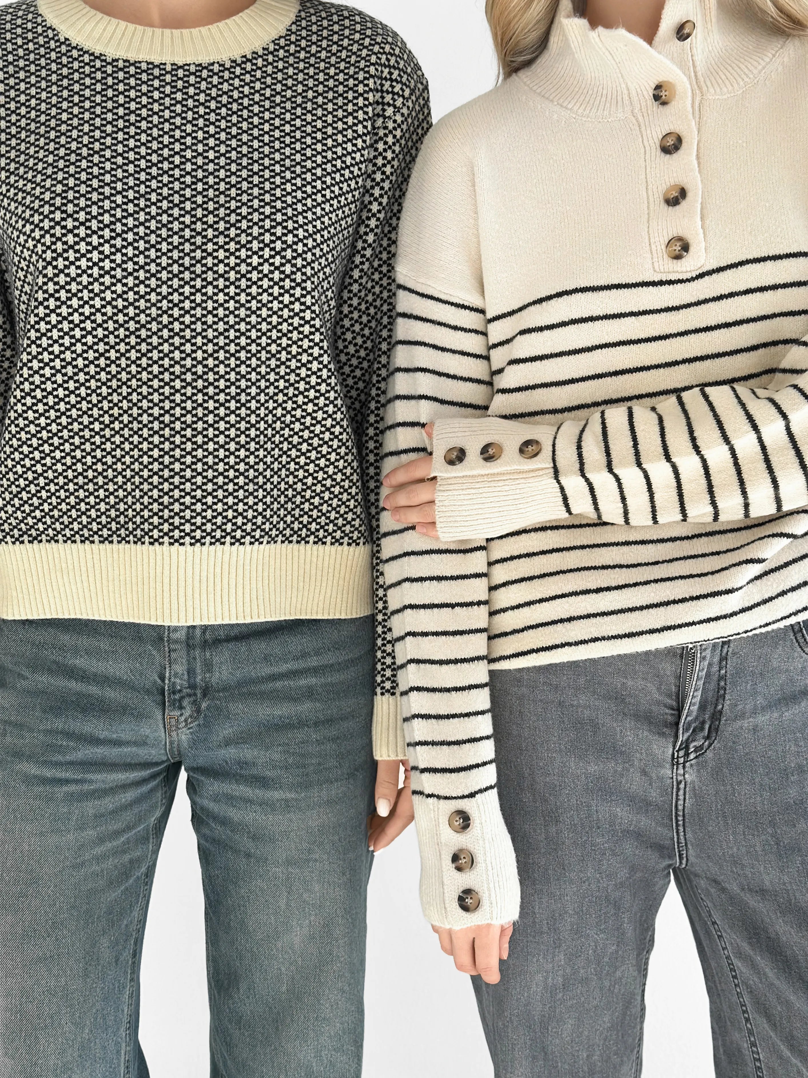 Wool sweater with striped collar