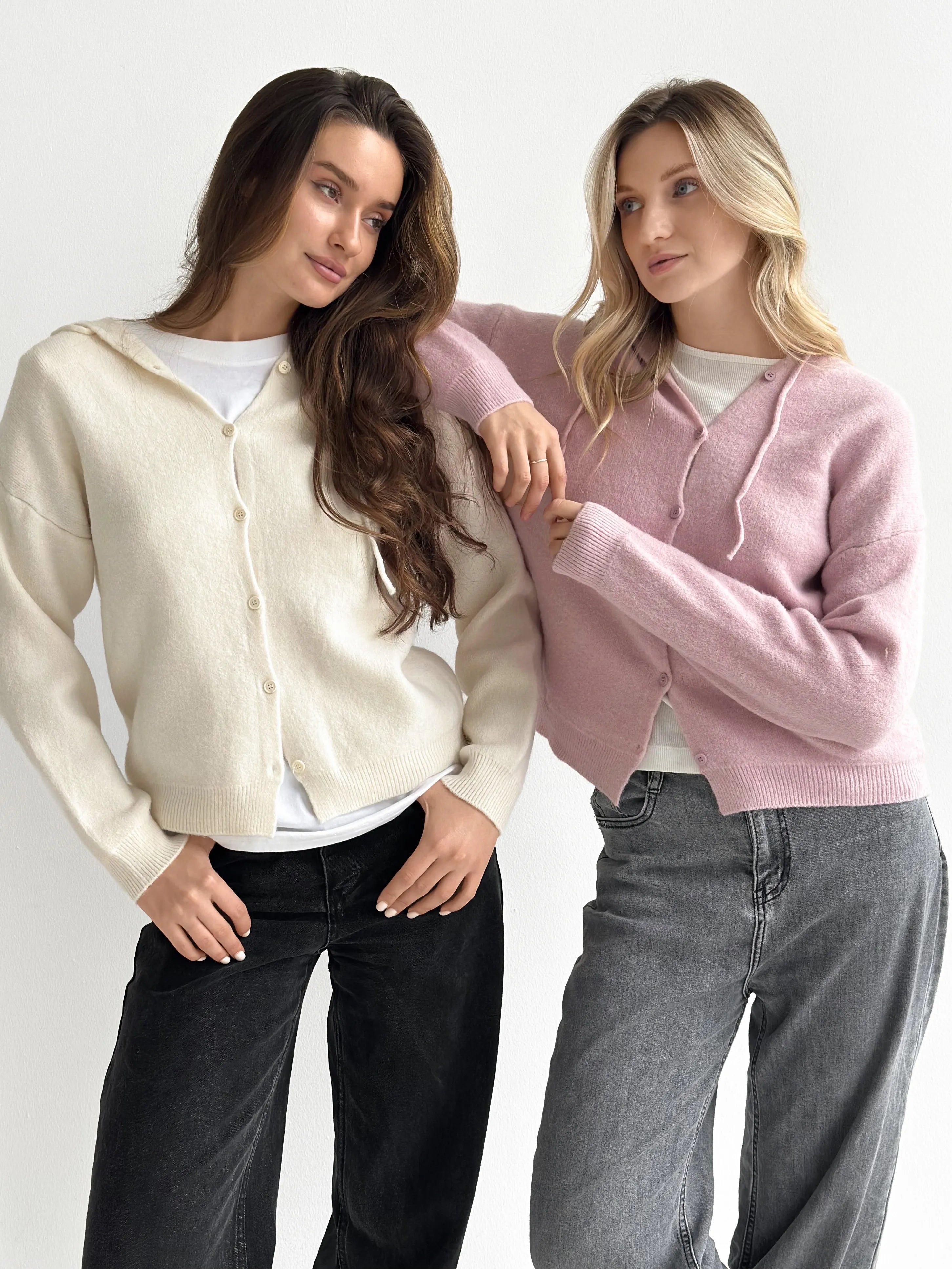 Wool cardigan with hood and buttons pink