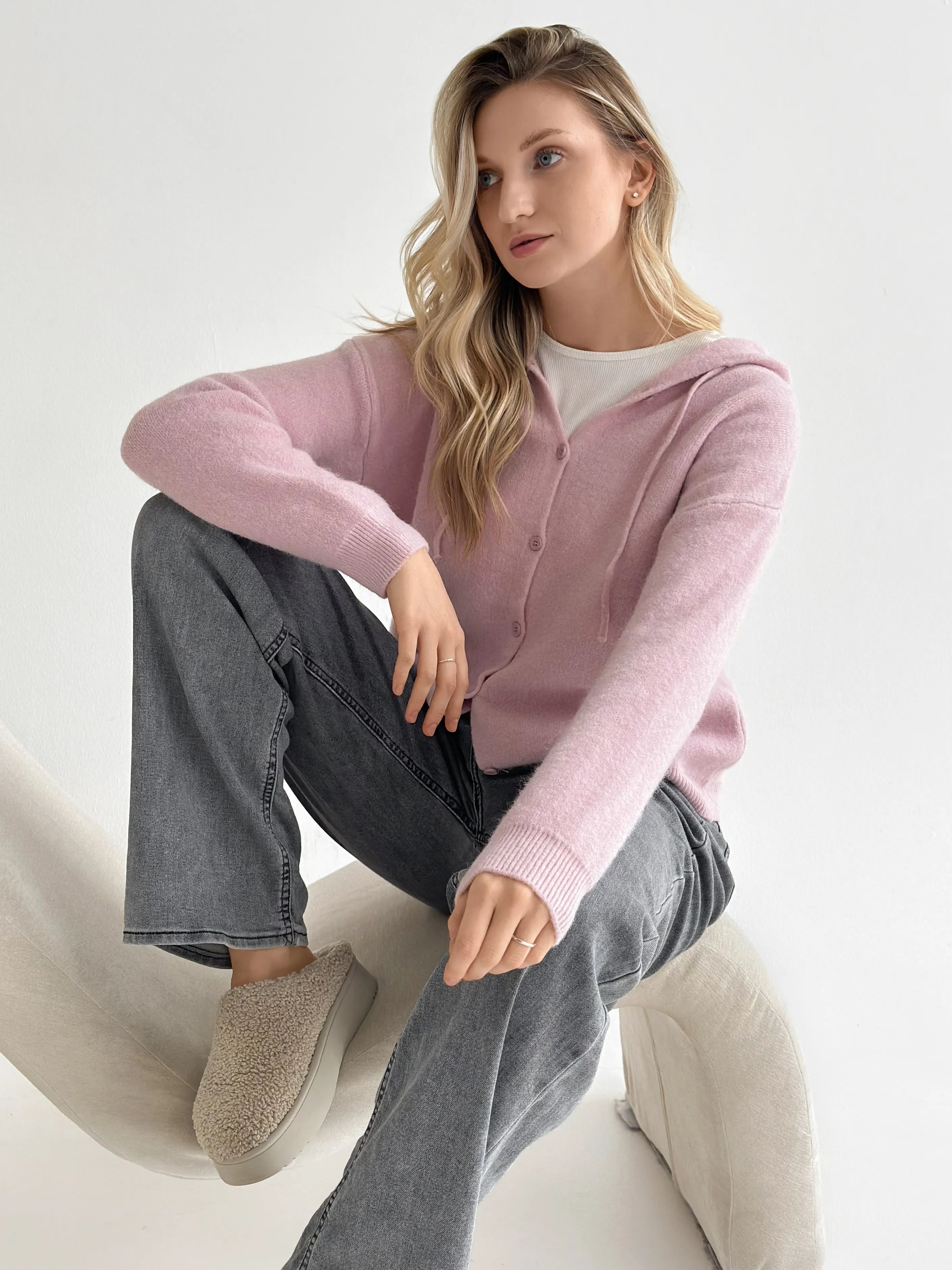 Wool cardigan with hood and buttons pink