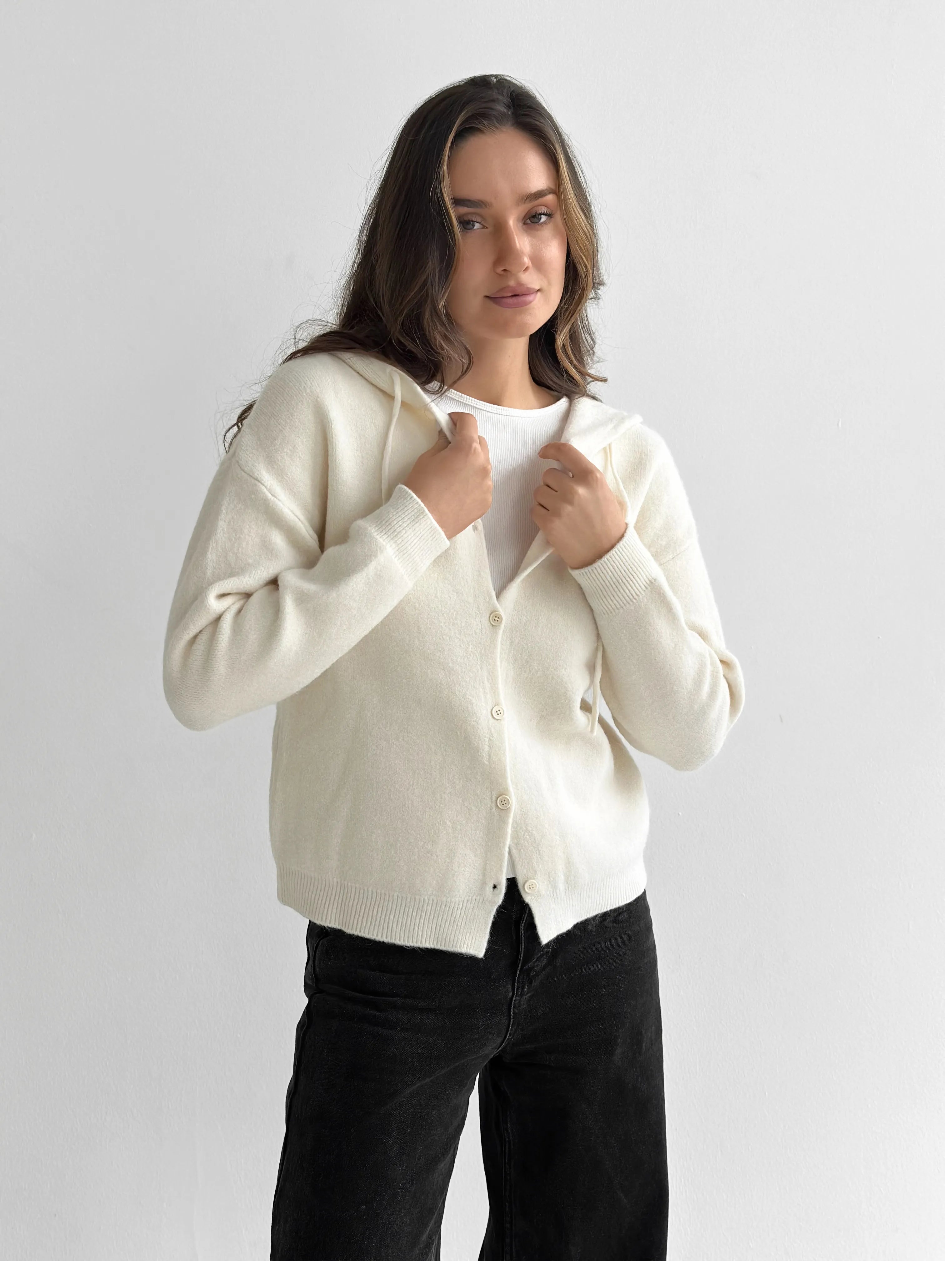 Wool cardigan with hood and buttons milky