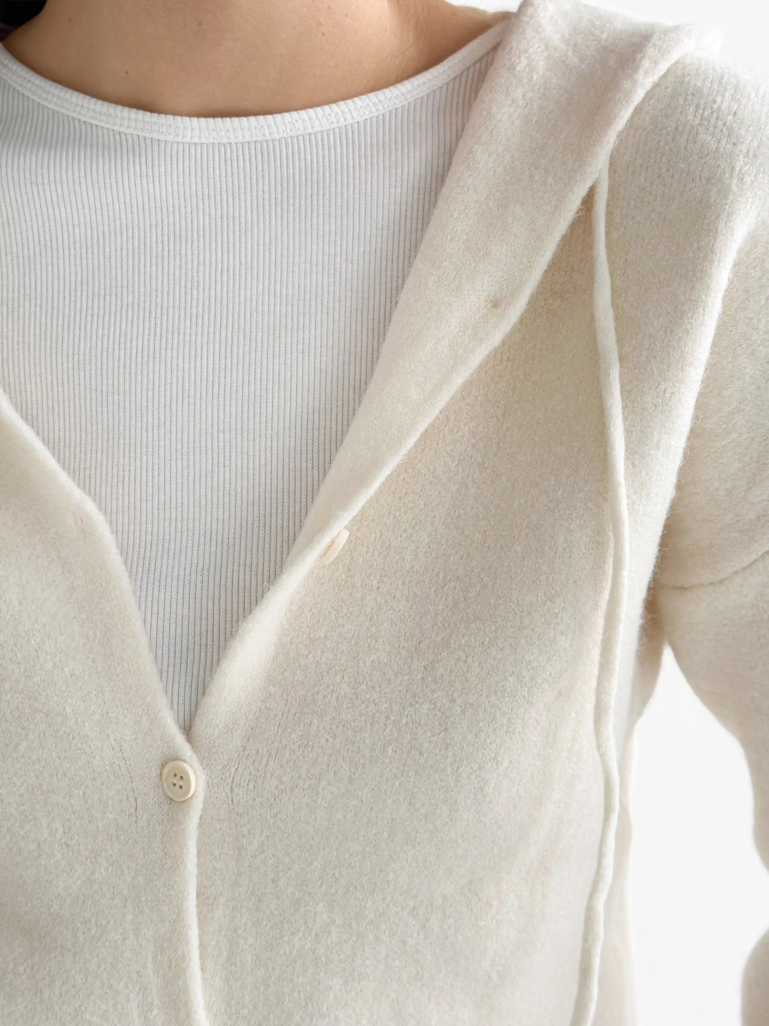 Wool cardigan with hood and buttons milky