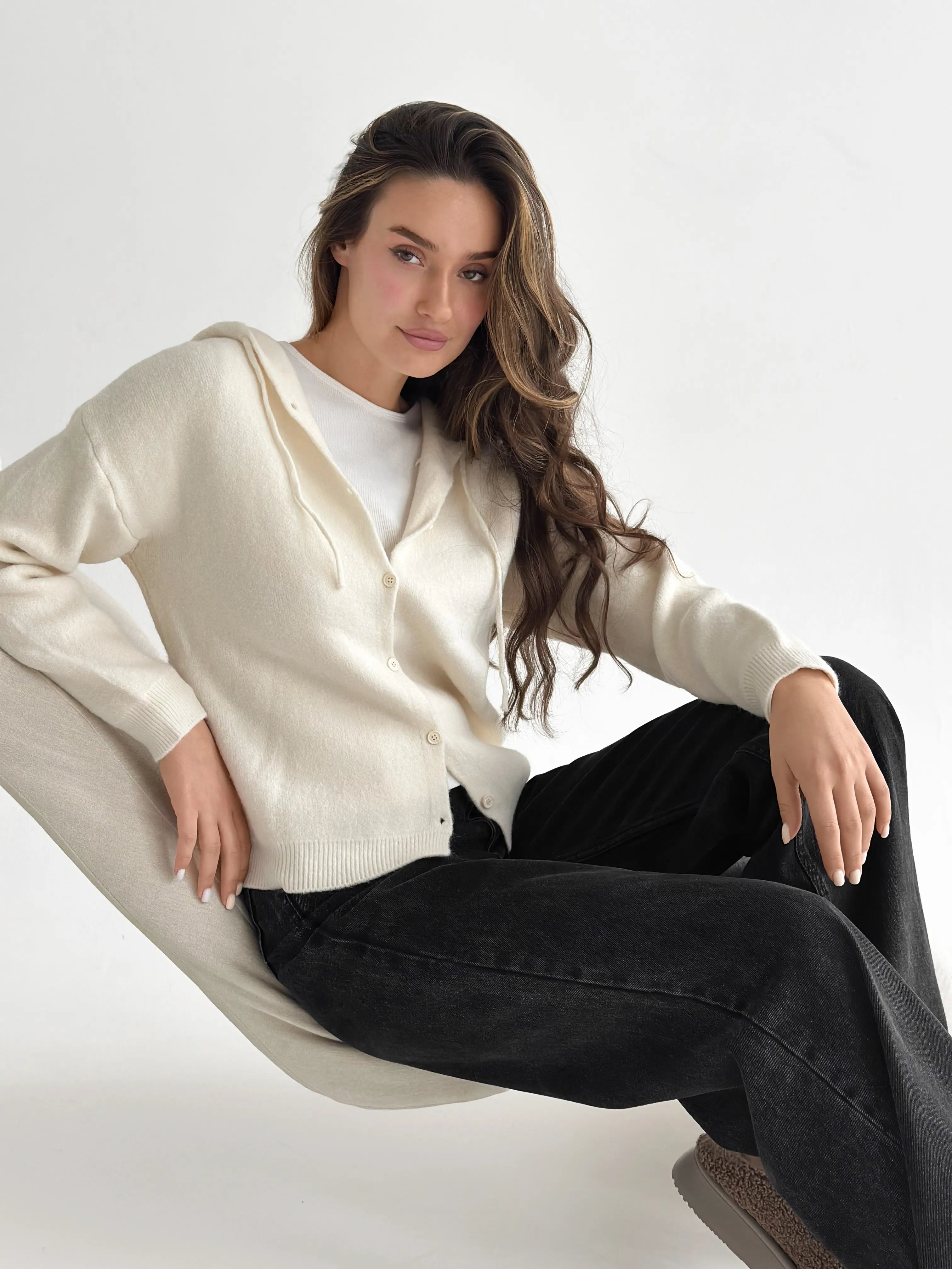 Wool cardigan with hood and buttons milky