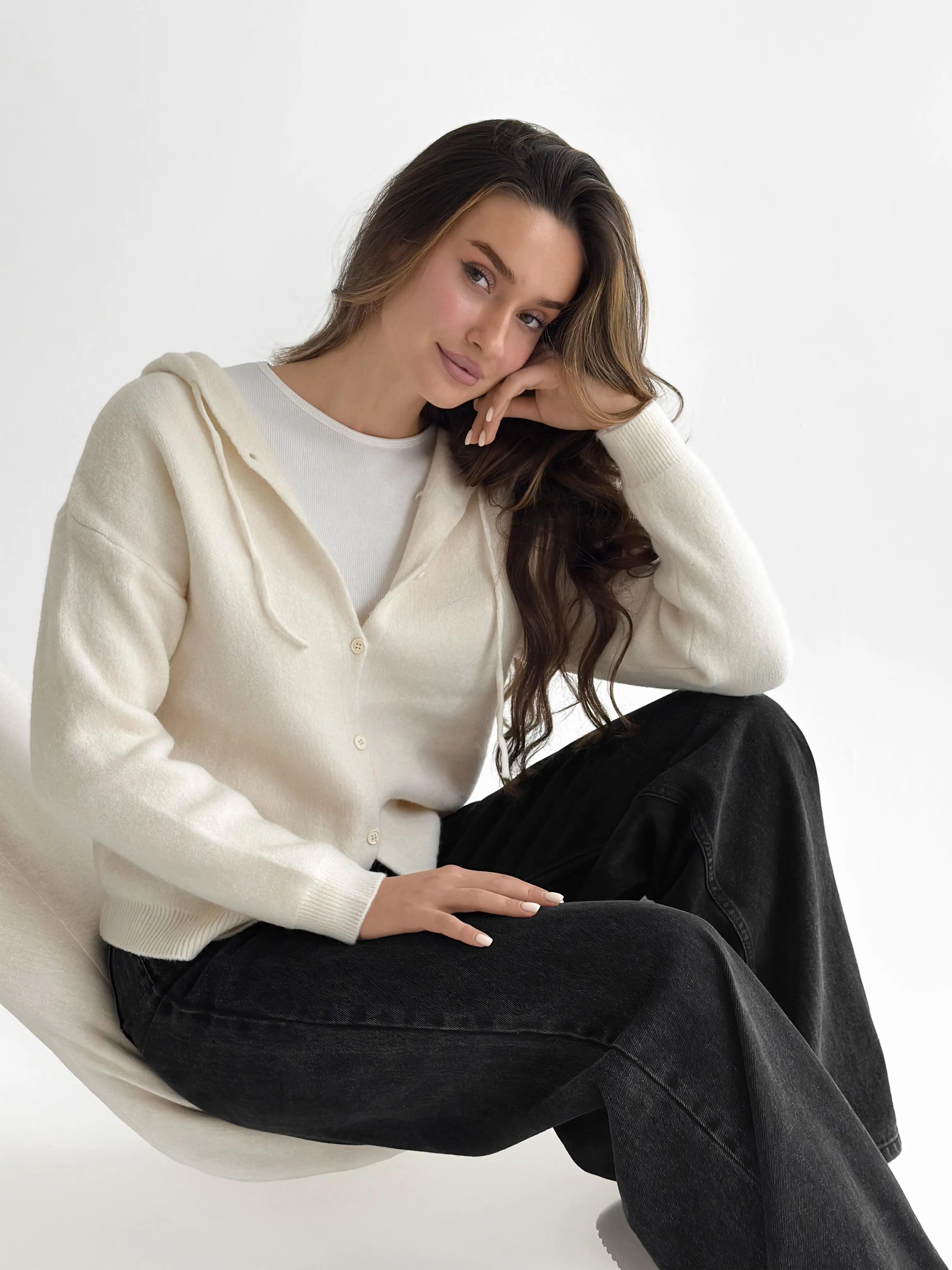 Wool cardigan with hood and buttons milky