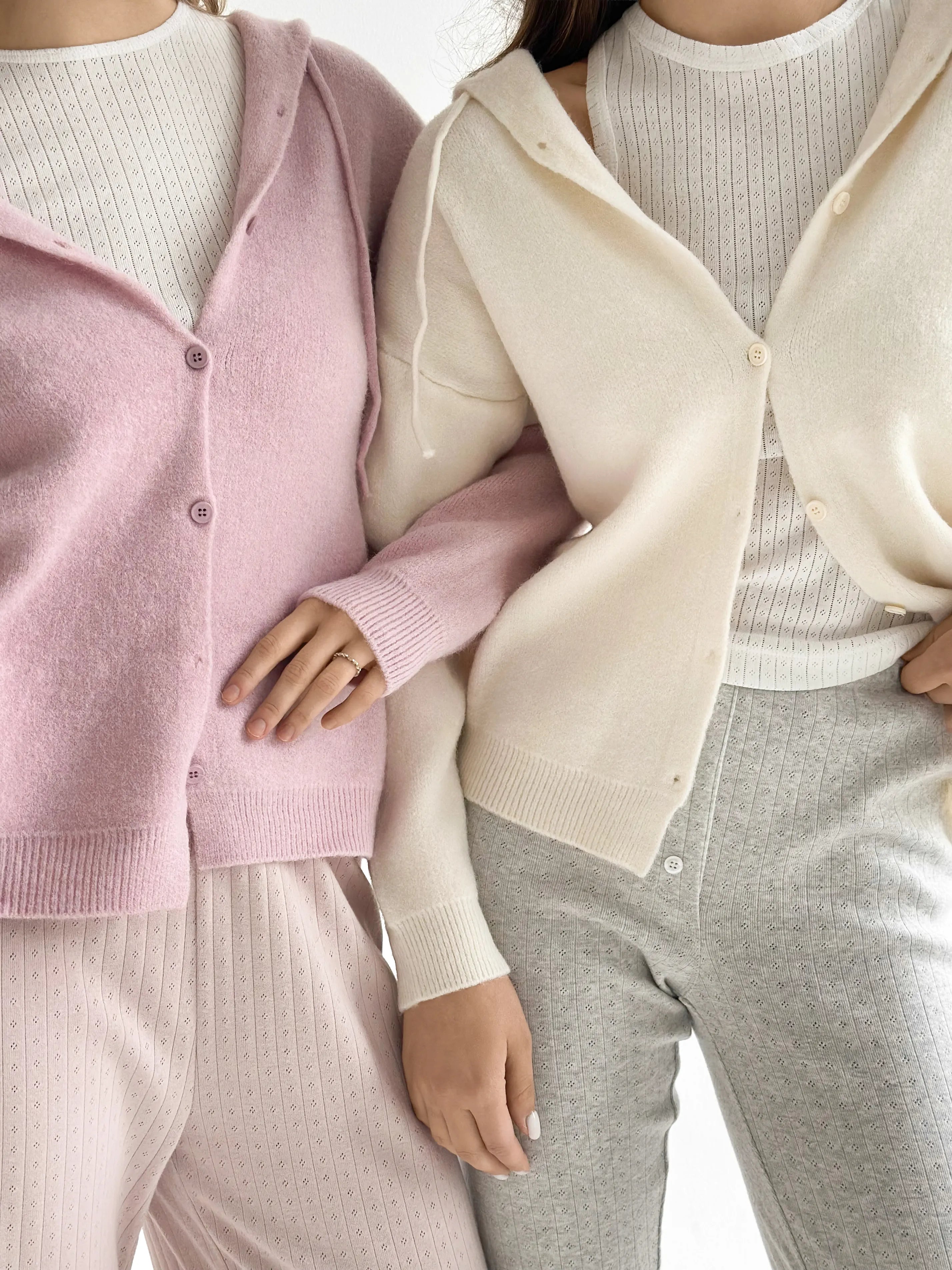 Wool cardigan with hood and buttons pink